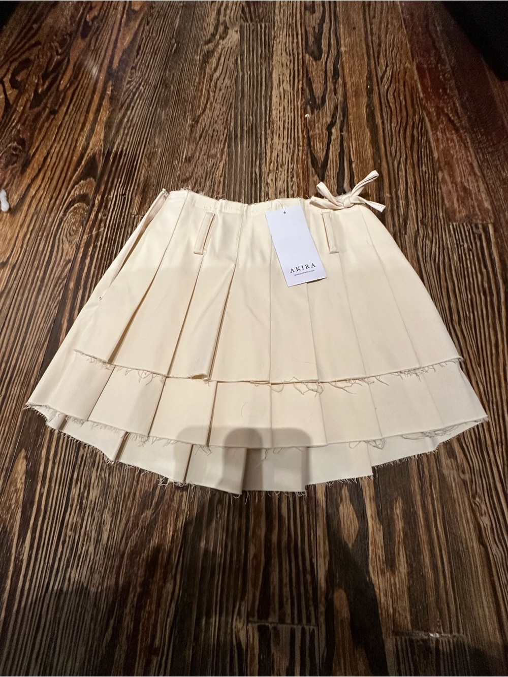 AKIRA NWT CREAM Pleated Mini Skirt